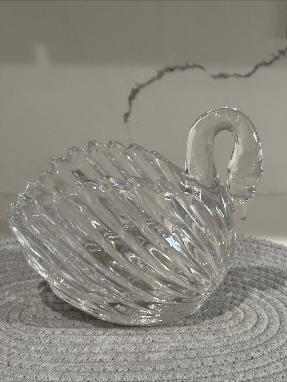 Vintage Gloria Vanderbilt lead Crystal Swan Figurine - Clear Glass